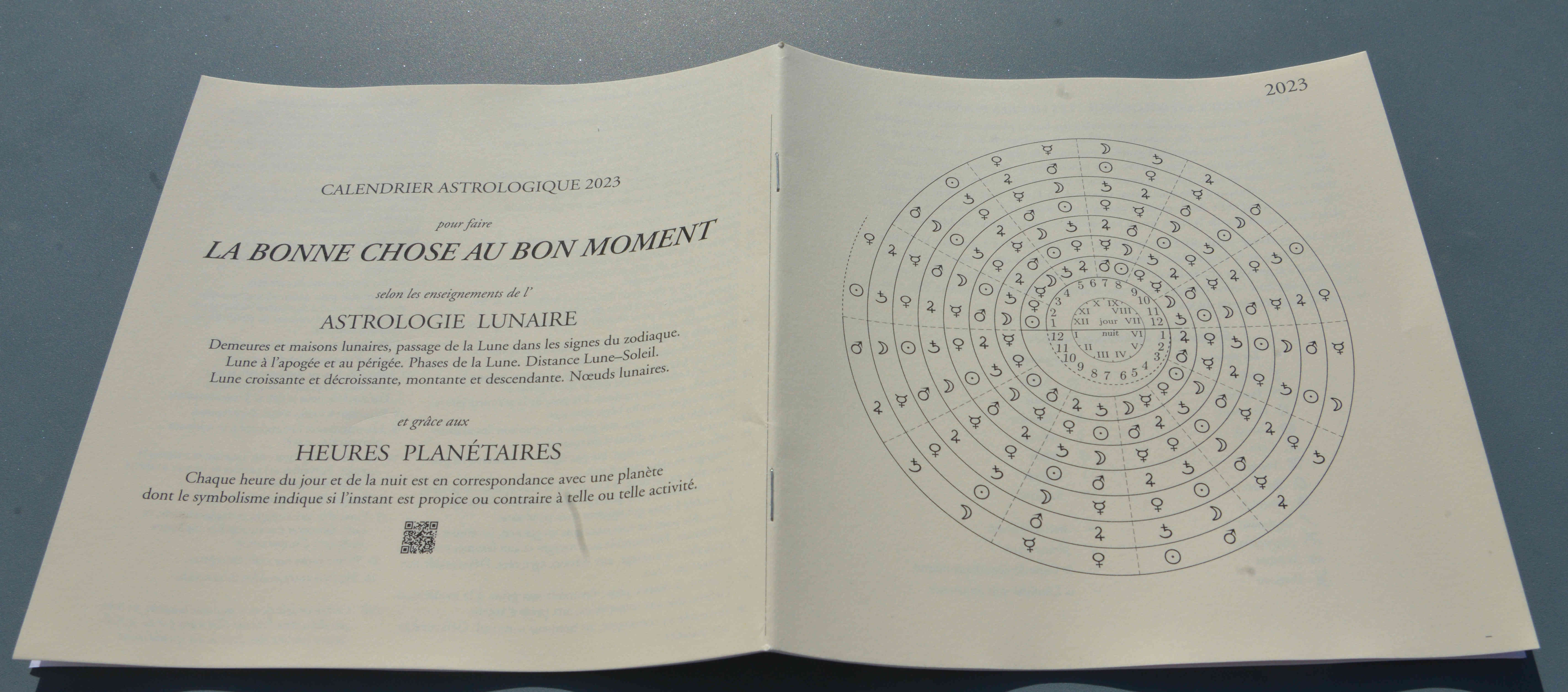 pages de couverture du calendrier astrologique avec heures planétaires
